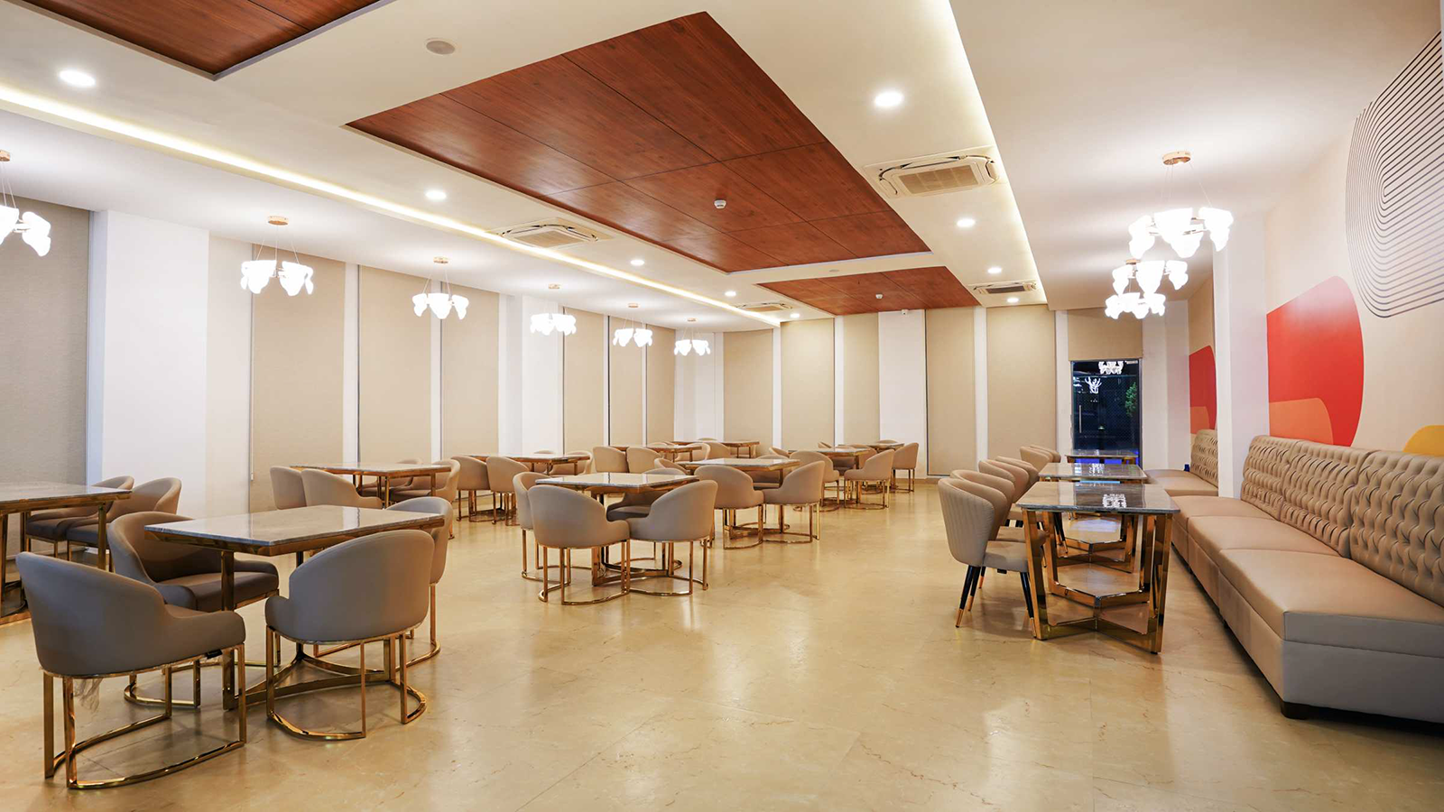 Restaurant and Lounge at The Club
